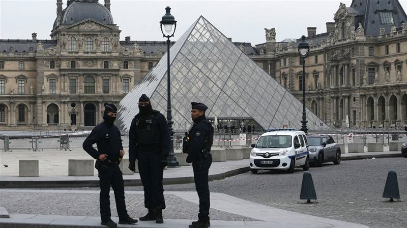 إيطاليا تلجأ للذكاء