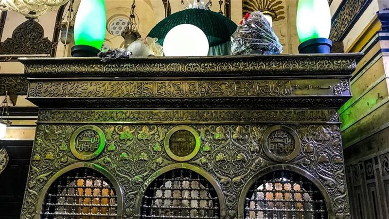 زيارة الأضرحة