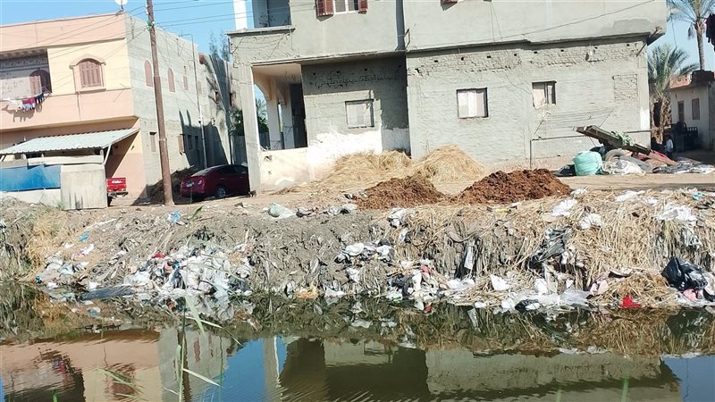 القمامه فى الترع