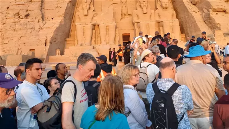 الإقبال على المعبد