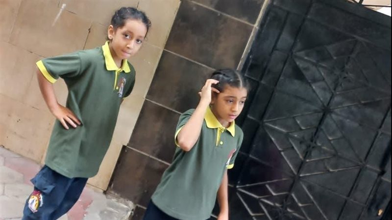 الطالبتين