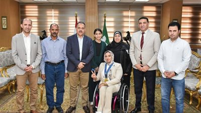 محافظ الشرقية يُكرم ريحاب رضوان لحصولها على بطولة العالم في رفع الأثقال