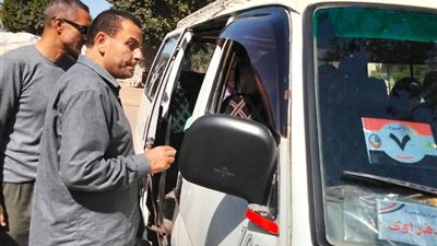 حملات متواصلة لمتابعة مواقف السيارات بقرى شبراخيت بالبحيرة