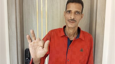 استغاثة حارس عقار من ذوي الهمم: قالولي اقطع صوابعي عشان أجدد الكارنية