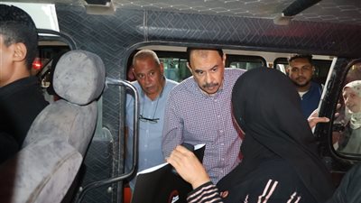 الأجرة وصلت 10 جنيه بالليل.. شكاوى المواطنين لمحافظ سوهاج من استغلال السائقين 