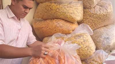 ضبط نصف طن مقرمشات ومخلفات مصانع غير صالحة في بنى سويف