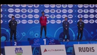 وزير الشباب والرياضة يهنئ البطل محمد حسن بذهبية العالم في المصارعة