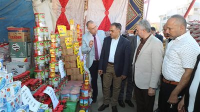 للتأكد من توافر السلع.. محافظ الشرقية يتفقد سوق اليوم الواحد بالابراهيمية 