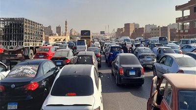 كثافة مرورية بالقاهرة والجيزة صباح الخميس.. وانتشار أمني يساهم في تنظيم الحركة