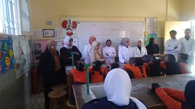 صحة السويس تنظم ندوة تثقيفية بمعهد الفروق باهمية العناية بالفم والاسنان 