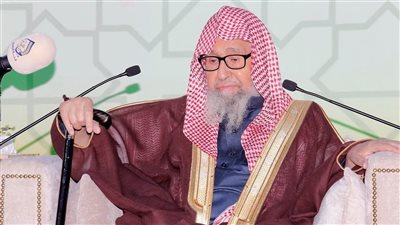 مفتي الجمهورية يهنئ الشيخ صالح الفوزان بتعيينه مفتيًا عامًا للمملكة 