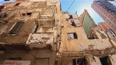 مصرع سيده مسنه  في انهيار شرفه عقار بمحافظة الإسكندرية 