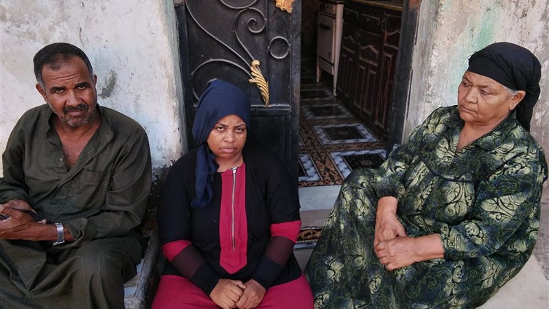 منال يوسف ووالدتها