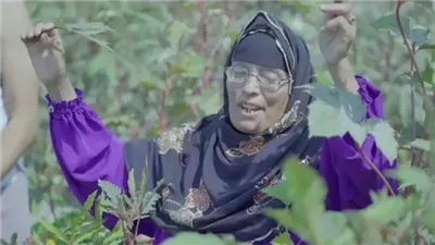 بعد نجاح أغنية هات ايديك يا ولا وتعالى نجري|من هي الحاجة نبيلة؟