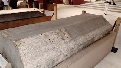 نقوش مقدسة وزخارف فريدة على تابوت تا-دي-با-كا-كم المنياوي