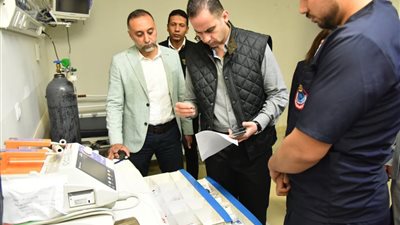 نائب وزير الصحة يتفقد مستشفى نخل المركزي لضمان جودة الخدمات الطبية بشمال سيناء