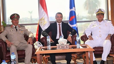 محافظ السويس يستقبل القيادات العسكرية والشعبية للتهنئة بعيد انتصارات أكتوبر