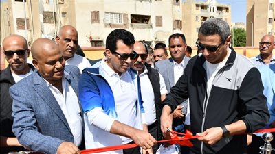 وزير الشباب والرياضة ومحافظ السويس يفتتحان ملعبًا خماسيًا بمركز شباب التوفيق