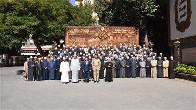 136 إمامًا وخطيبًا يجتازون الدراسات المنهجية للدورة التثقيفية 104