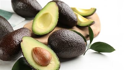 أزمة جديدة في المطابخ.. إصابات خطيرة بسبب تقطيع الأفوكادو بشكل خاطئ