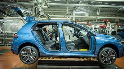 أيقونة فولكس فاجن تتوقف مؤقتا.. والسبب صراع الرقائق بين الشرق والغرب