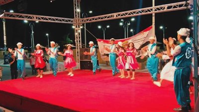 «السويس بتفرح».. المحافظة تحتفل بعيدها القومي الـ52 بموكب الزهور وشعلة النصر