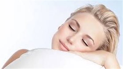 هل النوم المتقطع يؤثر على نضارة البشرة؟ تعرف على أضراره الصحية والجسمانية