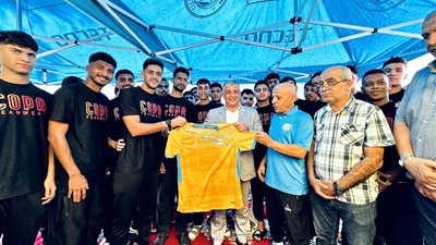 محافظ الإسماعيلية يزور الدراويش ويعقد جلسة مع لاعبي الفريق قبل مواجهة فاركو 