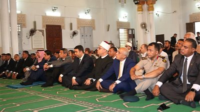 المحافظ والقيادات يصلون الجمعة بمسجد بدر في احتفالات السويس بانتصارات أكتوبر