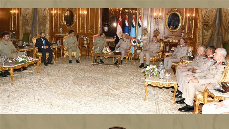 وزير الدفاع يلتقي