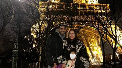 بعد أنباء انفصالهما.. حمدي المرغني يظهر زوجته إسراء عبد الفتاح في باريس 