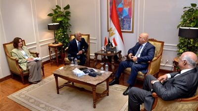 وزير الصناعة يبحث مع سفير المغرب سبل تعزيز أطر التعاون بين مصر والمغرب