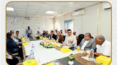 وزير الإسكان يعقد اجتماعا مع الشركات العاملة بحدائق تلال الفسطاط