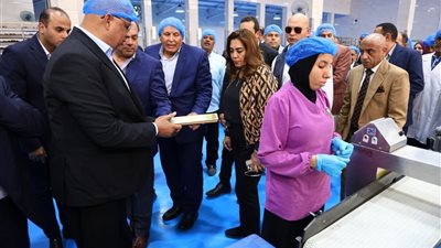 وزيرا التنمية والزراعة يتفقدان مشروع الإنتاج الحيواني ومجمع تمور الوادي الجديد