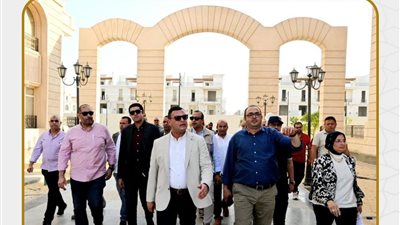 وزير الإسكان يتفقد 