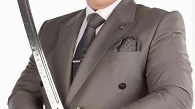 بمظهره الغريب وانتحال صفة دكتور.. مرشح برلمانى يثير الجدل بالشرقية