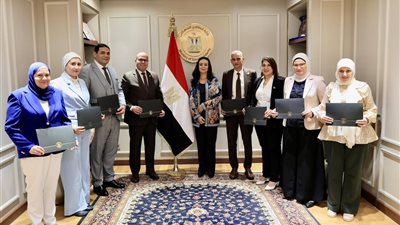 وزيرة التضامن الاجتماعي تكرم الإدارة العامة لرعاية المسنين بالوزارة