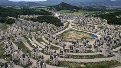 من أكثر الوجهات غرابة.. قصة مدينة الأشباح الخيالية باهظة الثمن في تركيا 