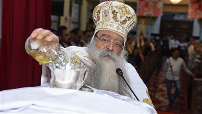 الأنبا تكلا يترأس القداس الإلهي بكاتدرئية الشهيد العظيم مارجرجس بدشنا