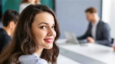 	ما هي الكاريزما الأنثوية؟ وكيف تكتسبينها بخطوات بسيطة؟ 	