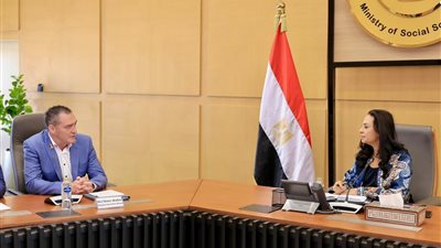 وزيرة التضامن تلتقي وفدا من شركة أوتوبوك الألمانية لمتابعة تجهيز مراكز التجميع