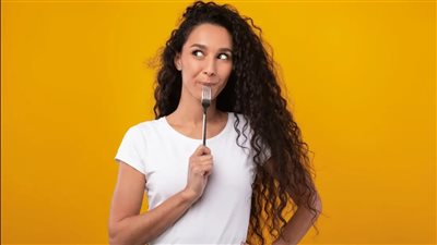 أطعمة ترفع حالتك المزاجية في دقائق.. هل جربت الشوكولاتة الداكنة؟