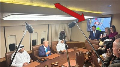 مصارعة حرة تقتحم الطائرة الرئاسية أثناء لقاء ترامب وأمير قطر