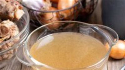 من قنديل البحر إلى مرق العظام.. مكونات غير مألوفة لجمال البشرة 	