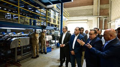 رئيس الوزراء يفتتح مصنع 
