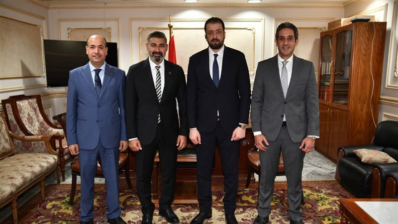 ياسر جلال مع اللجنة