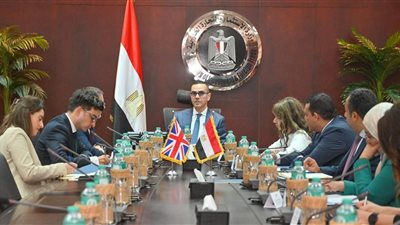 وزير الاستثمار يبحث مع السفير البريطاني بالقاهرة سبل دعم الشراكة الاقتصادية