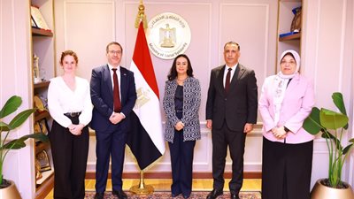 وزيرة التضامن الاجتماعي تلتقي سفير المملكة المتحدة بالقاهرة