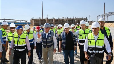 رئيس العربية للتصنيع يتفقد أعمال إنشاء مصنع تدوير المخلفات الصلبة ببلقاس