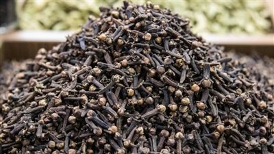 مفاجأة! مضغ حبة قرنفل يوميا على معدة فاضية يعزز صحتك بطرق مذهلة 	